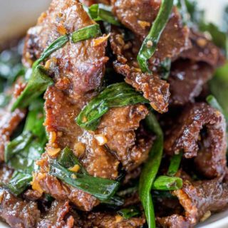 Mongolian Beef that's easy to make in just 30 minutes, crispy, sweet and full of garlic and ginger flavors you love from your favorite Chinese restaurant.